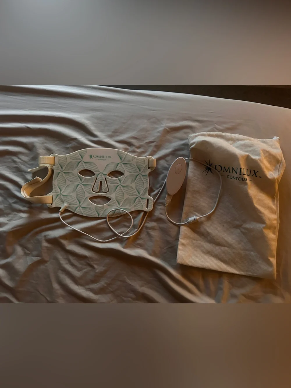 OmniLux Contour LED Facial Mask in Mint Green